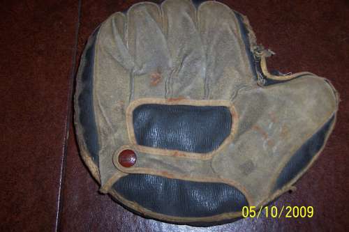 Des Moines Metal Button Catchers Mitt Back